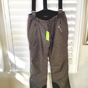 Women’s insulated cargo ski pants. New with tags